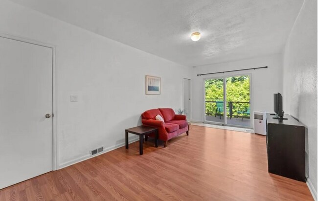 6930 SW Brier Pl in Portland, OR - Foto de edificio - Building Photo