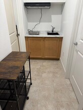 8055 Monterey Pebble Way in Elk Grove, CA - Foto de edificio - Building Photo