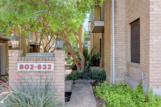 802 Banister Ln in Austin, TX - Building Photo - Building Photo