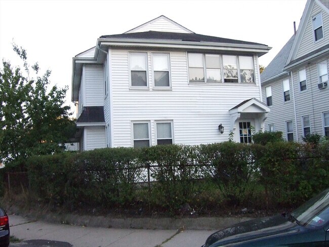 38 Holman St in Boston, MA - Building Photo - Building Photo
