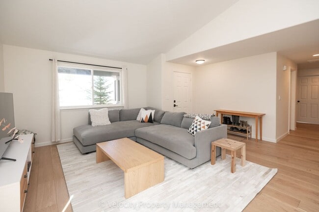 61336 Stardrift Dr in Bend, OR - Building Photo - Building Photo