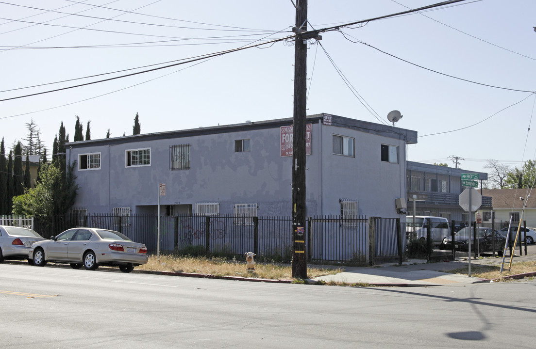 Sunnyside Apartments in Oakland, CA - Building Photo