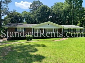 563 Rowland Rd in Stone Mountain, GA - Building Photo - Building Photo