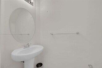 4204 N Dixie Hwy in Oakland Park, FL - Building Photo - Building Photo