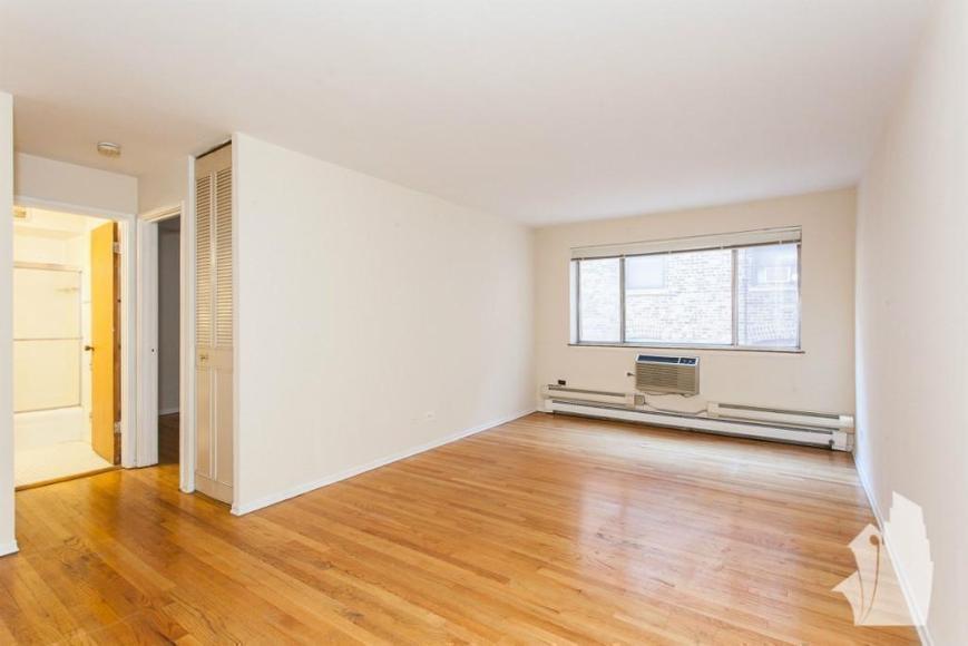660 W Wrightwood Ave in Chicago, IL - Building Photo