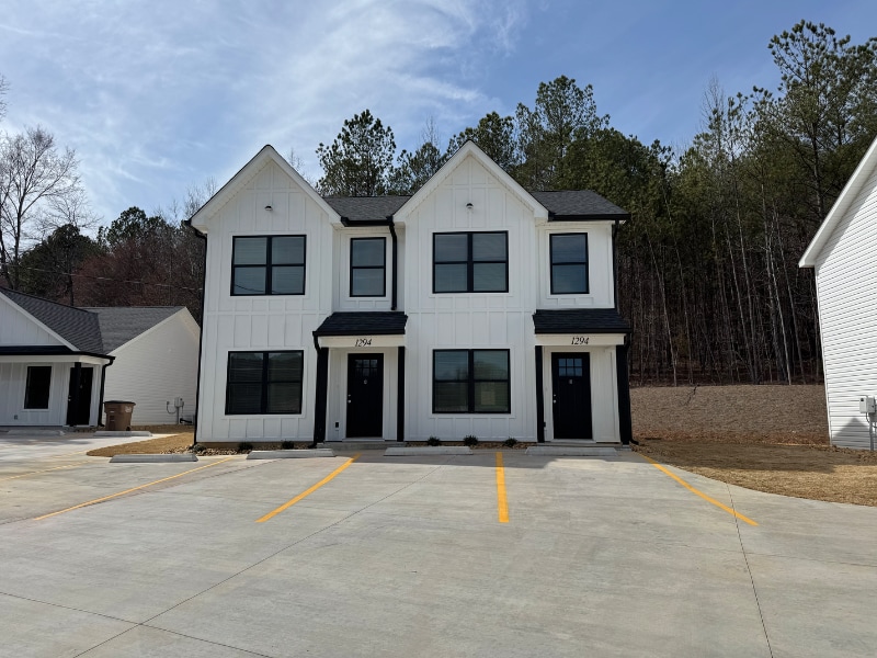 1294 Tunnel Hill Varnell Rd in Dalton, GA - Building Photo