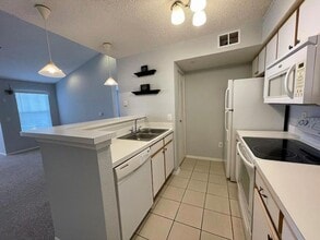 2212 Grand Cayman Ct, Unit 1633 in Kissimmee, FL - Building Photo - Building Photo