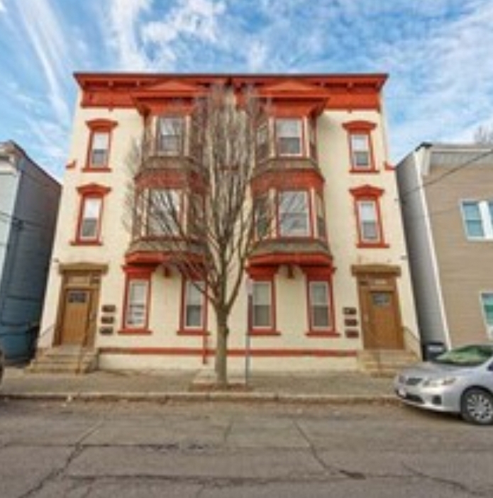 3227 7th Ave, Unit 3 in Troy, NY - Building Photo