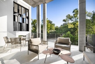 92 SW 28th Rd in Miami, FL - Building Photo - Building Photo