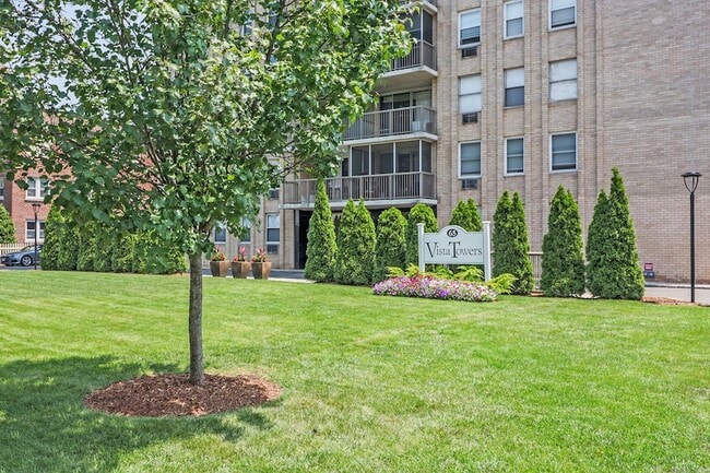 65 Glenbrook Rd, Unit 449 in Stamford, CT - Building Photo - Building Photo