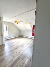 10-12 Evaleen Street, Unit 10 Evaleen 3F in Central Falls, RI - Foto de edificio - Building Photo