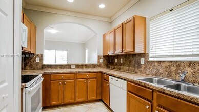 665 SE 31st Ave in Homestead, FL - Building Photo - Building Photo