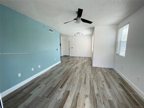 2301 W Preserve Way, Unit 201 in Miramar, FL - Foto de edificio - Building Photo