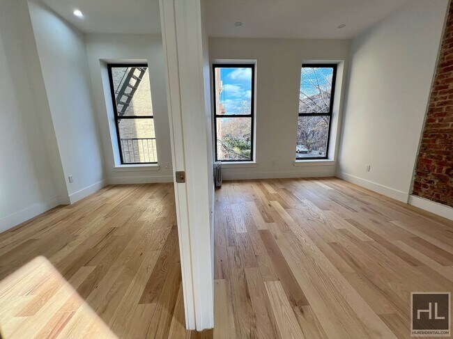 BEDFORD AVENUE in Brooklyn, NY - Foto de edificio - Building Photo