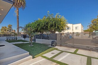 4550 W 18th St in Los Angeles, CA - Building Photo - Building Photo