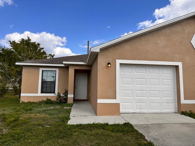 property at 3215 SW Santa Barbara Pl