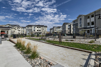 The Overlook at Interquest Apartments in Colorado Springs, CO - Foto de edificio - Building Photo