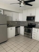 3203 Mary St, Unit 2 in Miami, FL - Building Photo - Building Photo