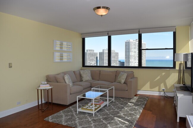 2700 N Hampden Ct-Unit -24C in Chicago, IL - Building Photo - Building Photo