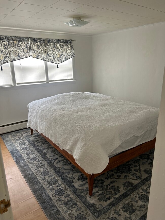 104 Sisson St, Unit Small apt in Dunkirk, NY - Foto de edificio - Building Photo