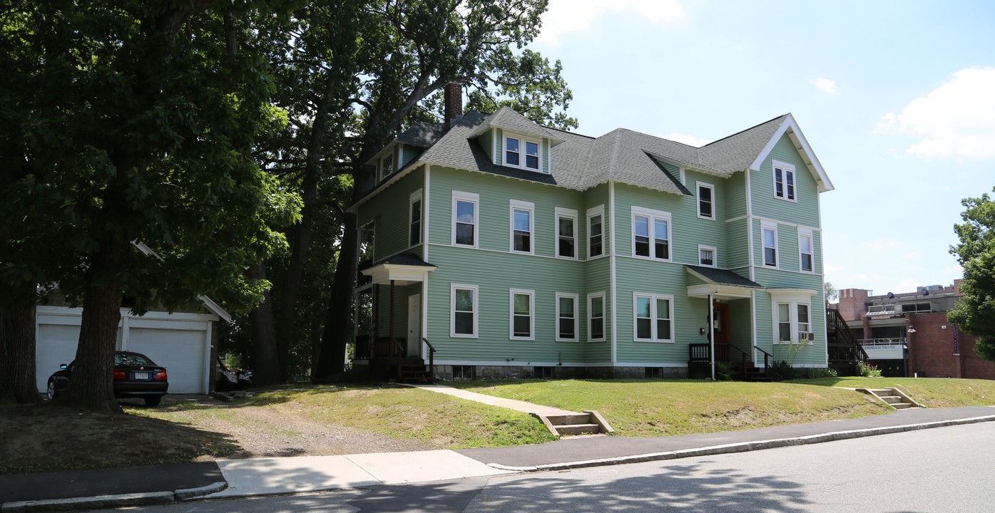 16 Charlotte St, Unit 2nd FL Rear in Worcester, MA - Building Photo