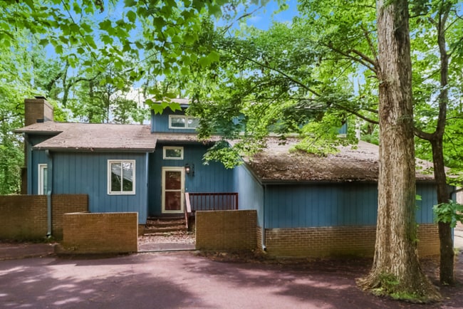 property at 3046 Wimbledon Ln