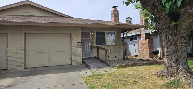 property at 2612 El Parque Cir
