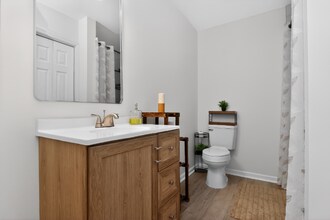 8025 Wilson Woods Dr in Mint Hill, NC - Foto de edificio - Building Photo