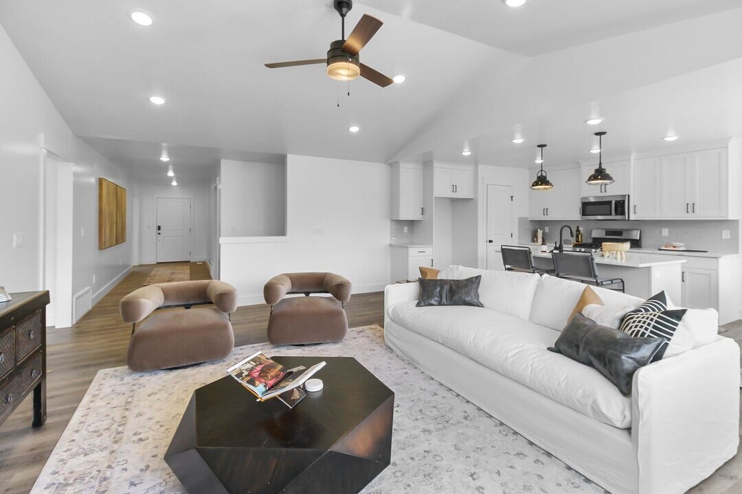 1322 E 1220 N in Logan, UT - Building Photo