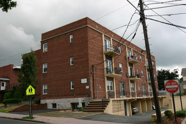 68 E Main St in Bogota, NJ - Building Photo - Building Photo