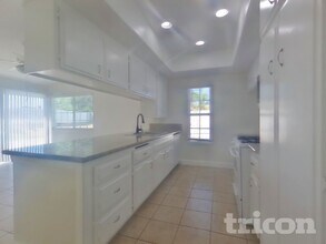 14353 Victor Dr in Moreno Valley, CA - Foto de edificio - Building Photo