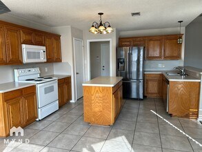 1801 Bertram Dr in Mansfield, TX - Foto de edificio - Building Photo