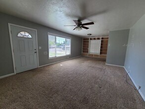 475 N Perry Ave in Dinuba, CA - Building Photo - Building Photo