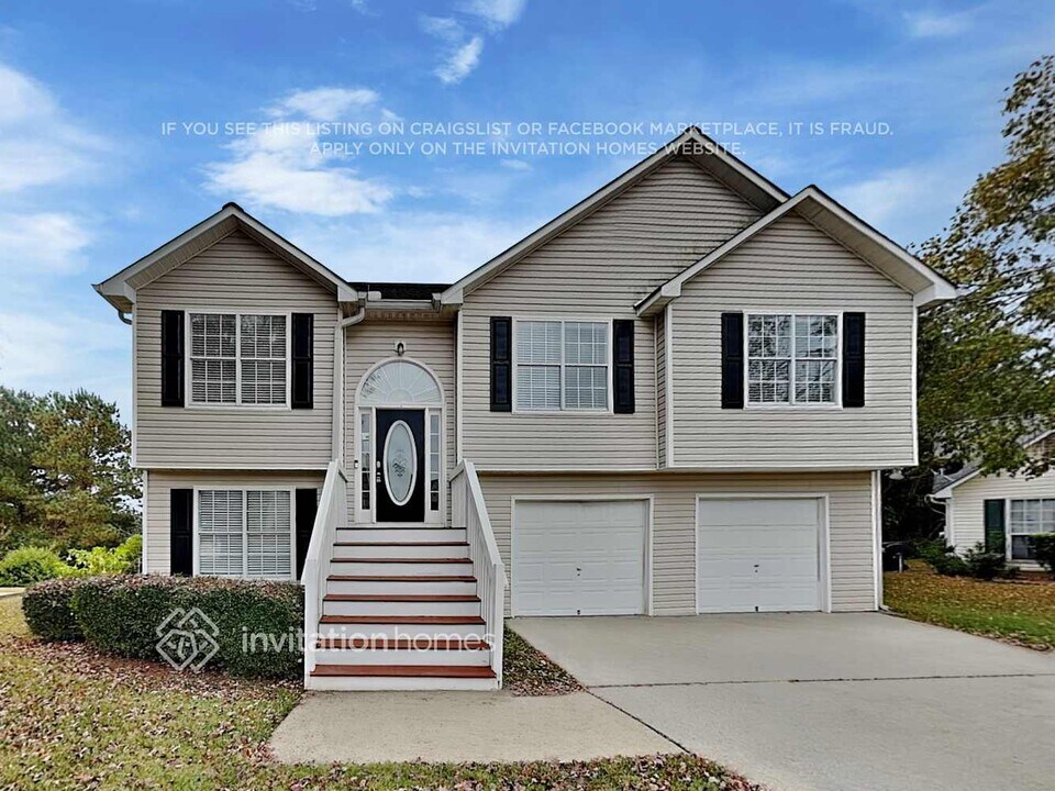 821 Lorraine Ln in Stockbridge, GA - Building Photo