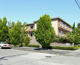 Garden View Apartments in Seattle, WA - Building Photo - Building Photo