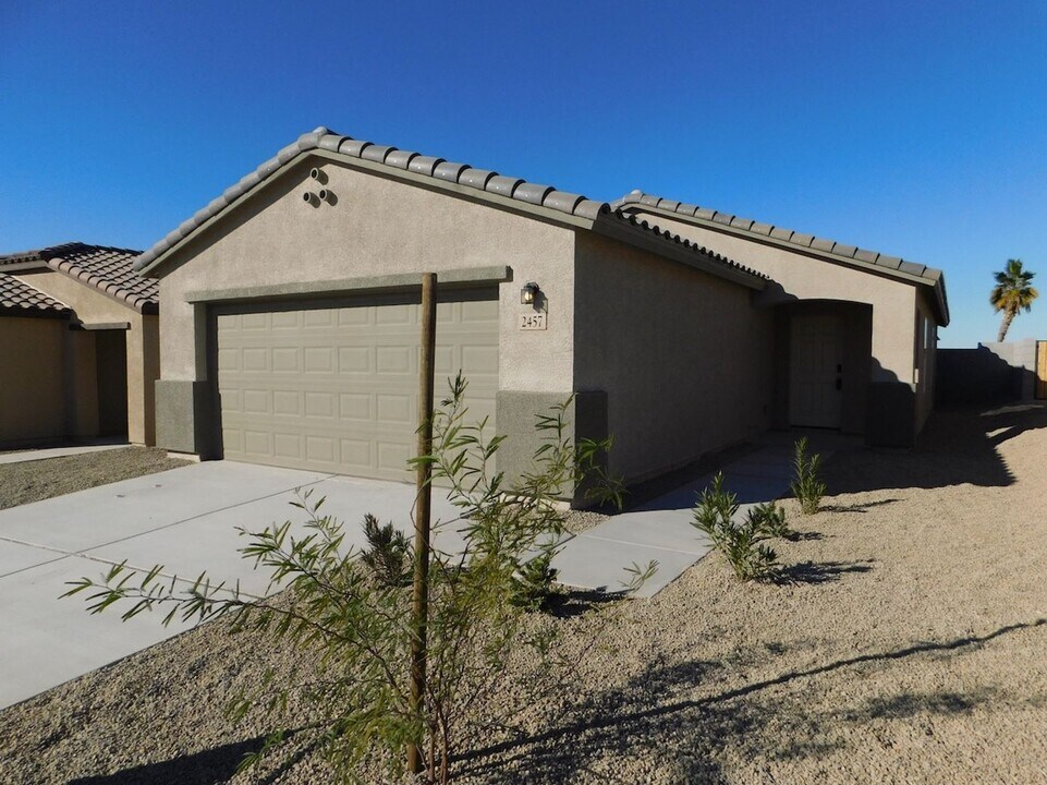 2457 Pesuna Dr in Bullhead City, AZ - Building Photo
