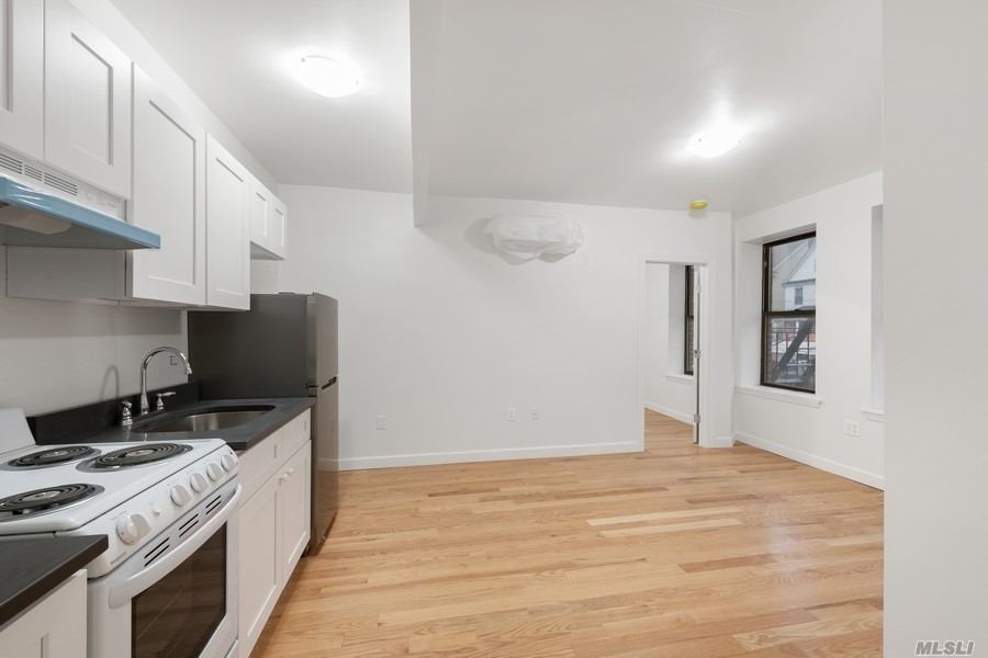 39-21 57th St-Unit -B1 B4 in Queens, NY - Building Photo