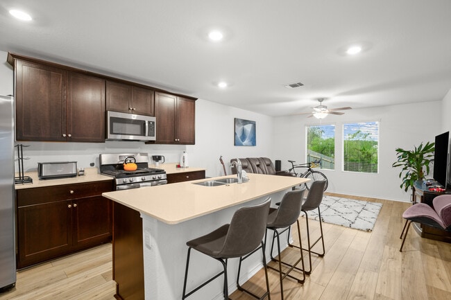 7304 Sparkling Light Dr in Del Valle, TX - Building Photo - Building Photo