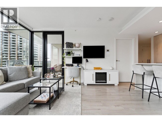 680 Seylynn Cres in North Vancouver, BC - Building Photo - Building Photo
