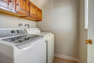 165 Pheasant Ln in Branford, CT - Building Photo - Building Photo