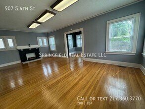 907 S 4th St in Springfield, IL - Building Photo - Building Photo