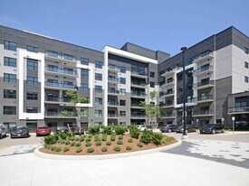 102 Grovewood Cmn in Oakville, ON - Building Photo