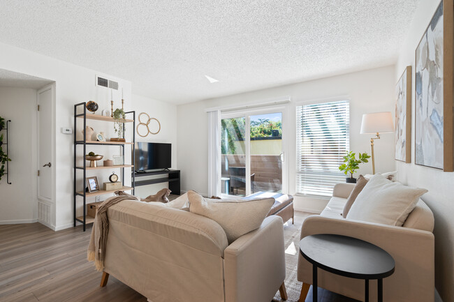 Redwood Tree Apartments in Davis, CA - Building Photo - Interior Photo