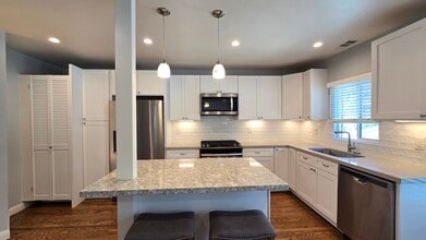 145 California Terrace, Unit 145 in Pasadena, CA - Foto de edificio - Building Photo