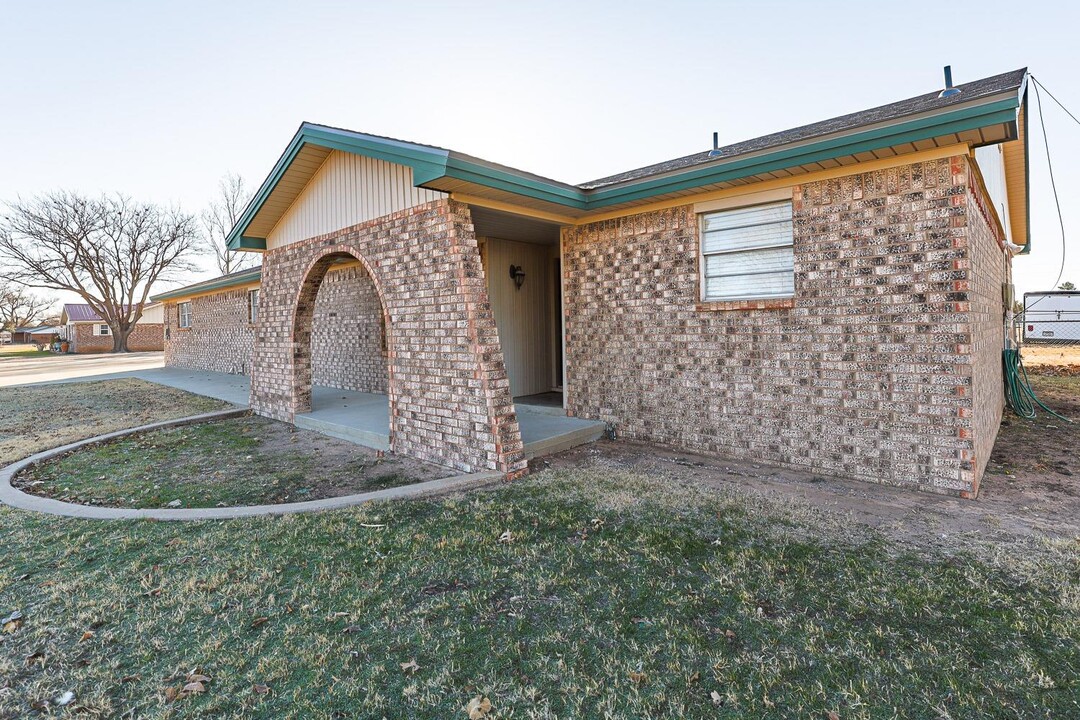 1903 126th St in Lubbock, TX - Building Photo