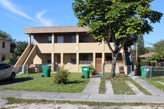 3215-3235 NW 48th St in Miami, FL - Building Photo - Building Photo