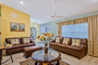 13790 Paddock Dr in Wellington, FL - Building Photo - Building Photo