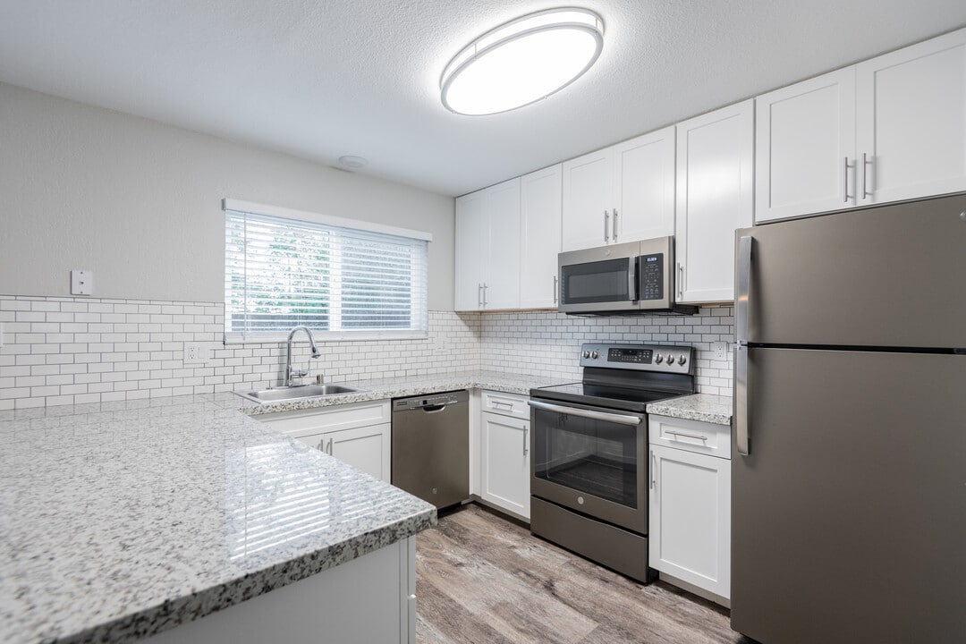 Southwood Townhome Apartments in Sacramento, CA - Building Photo