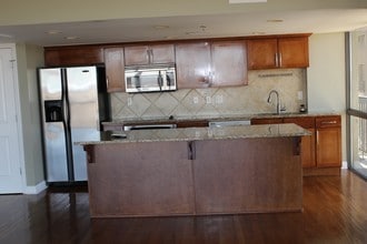 600 Admiral Blvd in Kansas City, MO - Foto de edificio - Building Photo