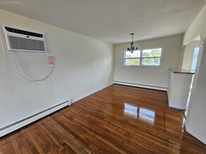 2403 Hampton Ave in Seaford, NY - Building Photo - Building Photo